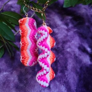 Lesbian Pride Flag Earrings - Handmade Lanyard / Scoobidou Earrings